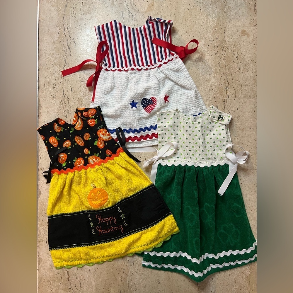 Three of the Cutest Homemade Holiday Themed Bibs Halloween, St.Pattys, Patriotic